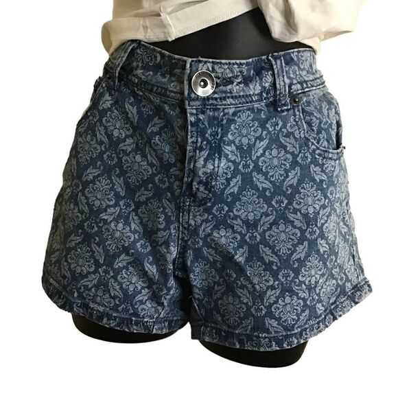 OLD NAVY SHORTS Size 6 - Picture 4 of 6